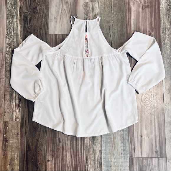 Abercrombie & Fitch Womens Embroidered Blouse  Floral Cold Shoulder Medium NWOT - Picture 3 of 9